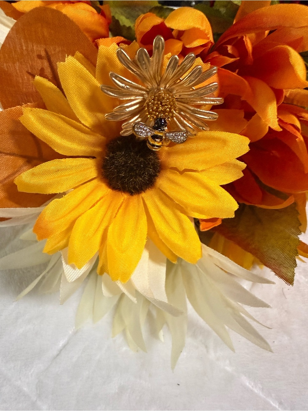 Bee Accent Floral Pin - Yellow Sunflower Brooch